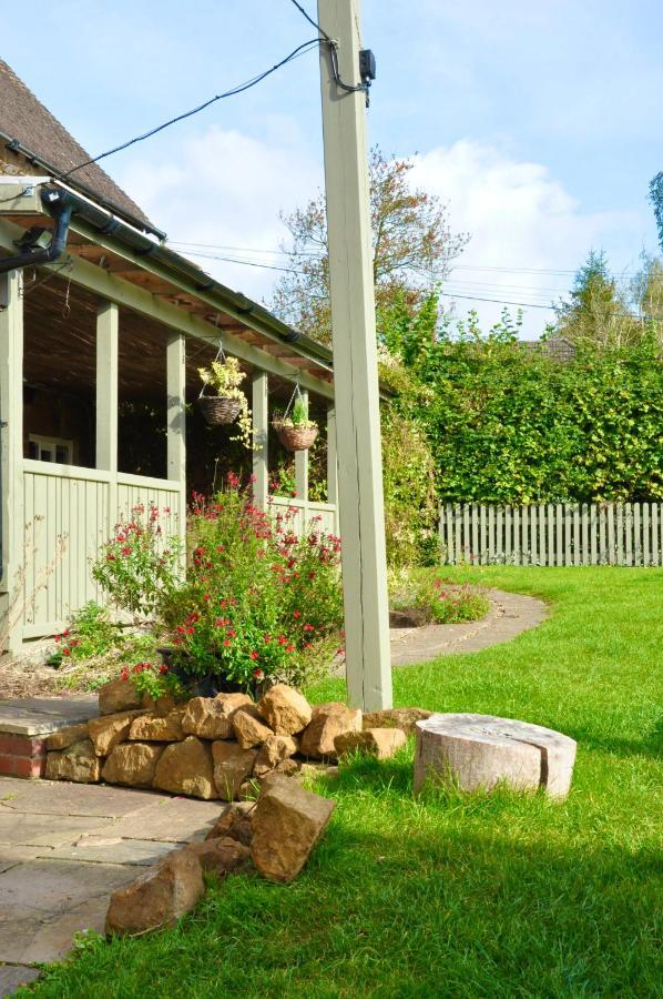 The Hollybush Inn And B&B Priors Marston 外观 照片