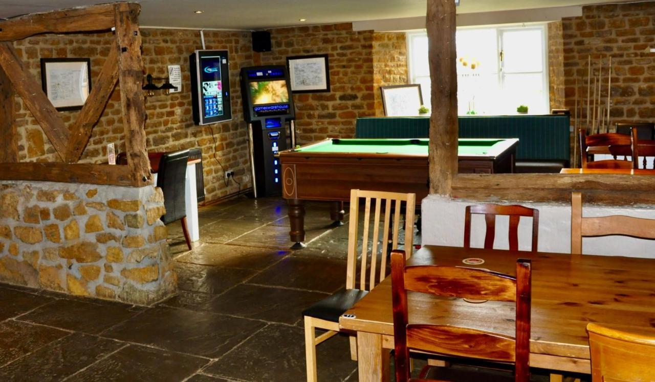 The Hollybush Inn And B&B Priors Marston 外观 照片