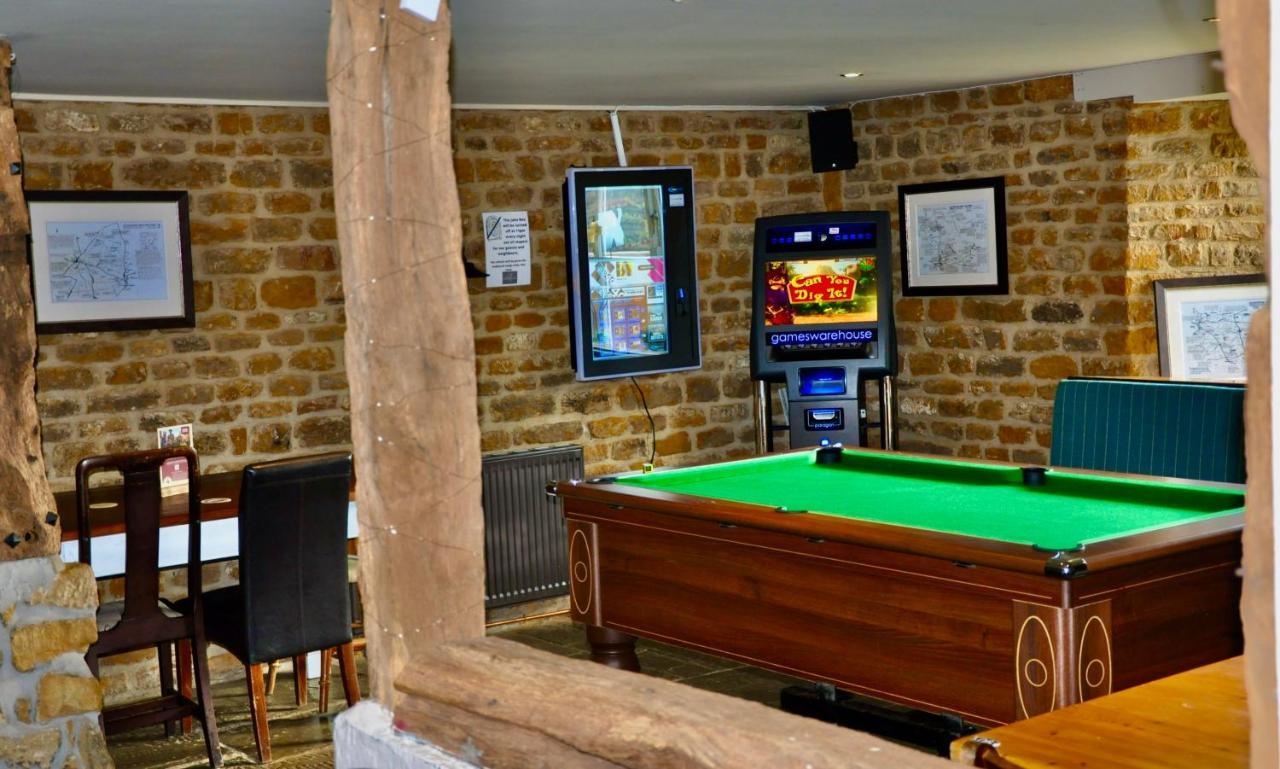 The Hollybush Inn And B&B Priors Marston 外观 照片
