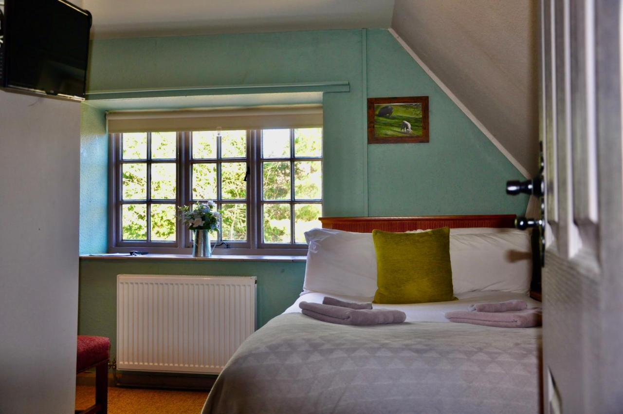 The Hollybush Inn And B&B Priors Marston 外观 照片