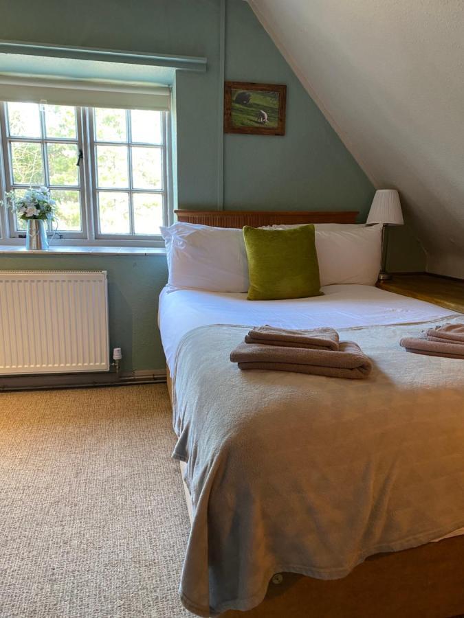 The Hollybush Inn And B&B Priors Marston 外观 照片