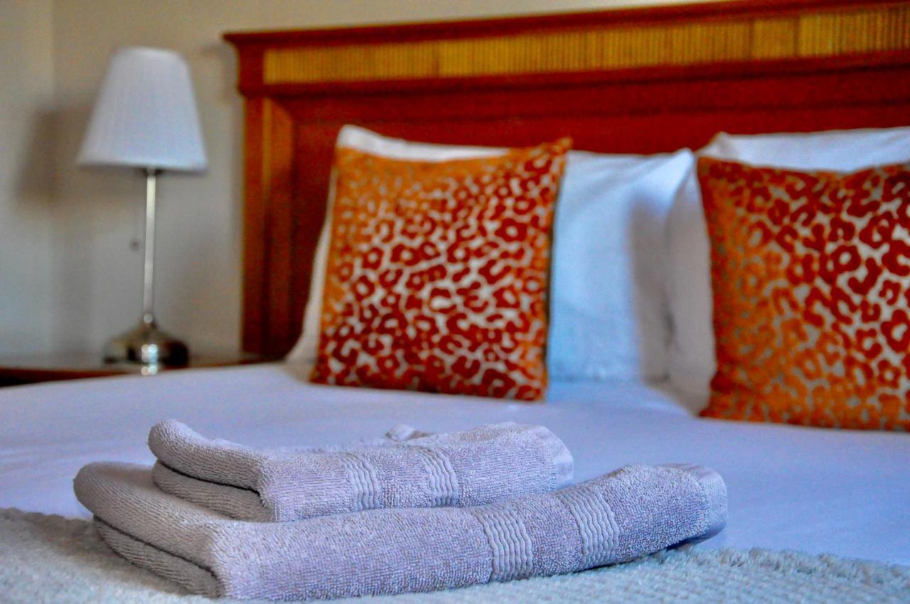 The Hollybush Inn And B&B Priors Marston 外观 照片