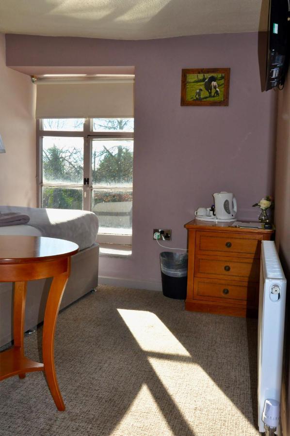 The Hollybush Inn And B&B Priors Marston 外观 照片