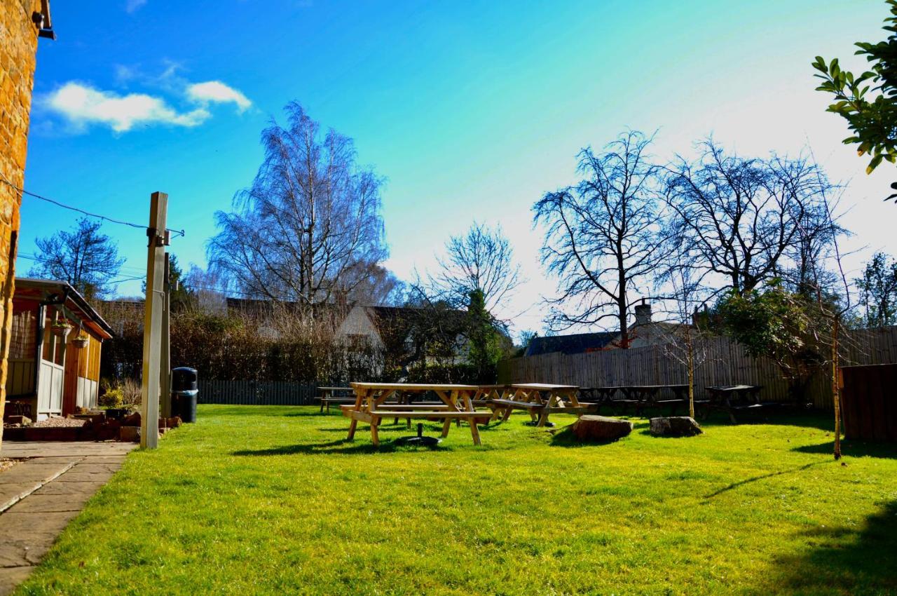 The Hollybush Inn And B&B Priors Marston 外观 照片
