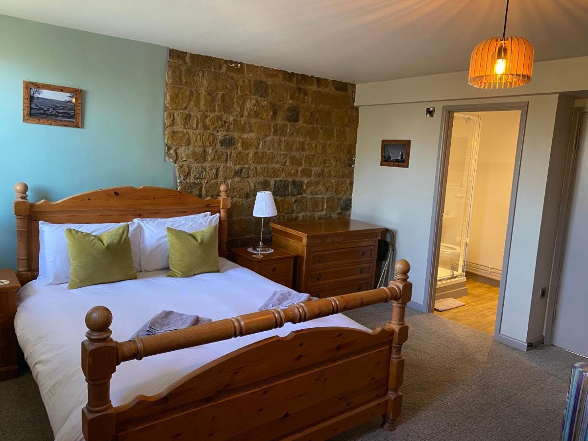 The Hollybush Inn And B&B Priors Marston 外观 照片
