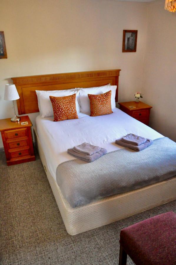 The Hollybush Inn And B&B Priors Marston 外观 照片