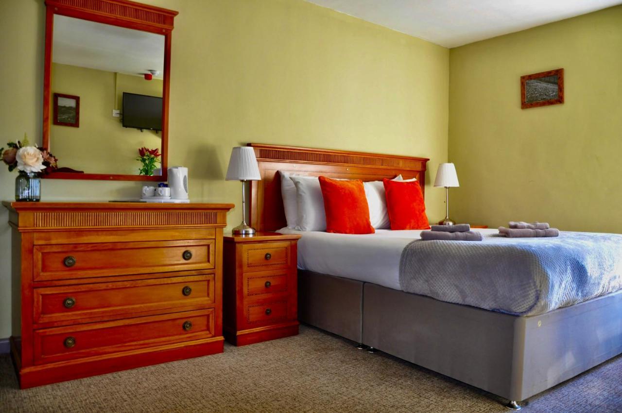The Hollybush Inn And B&B Priors Marston 外观 照片