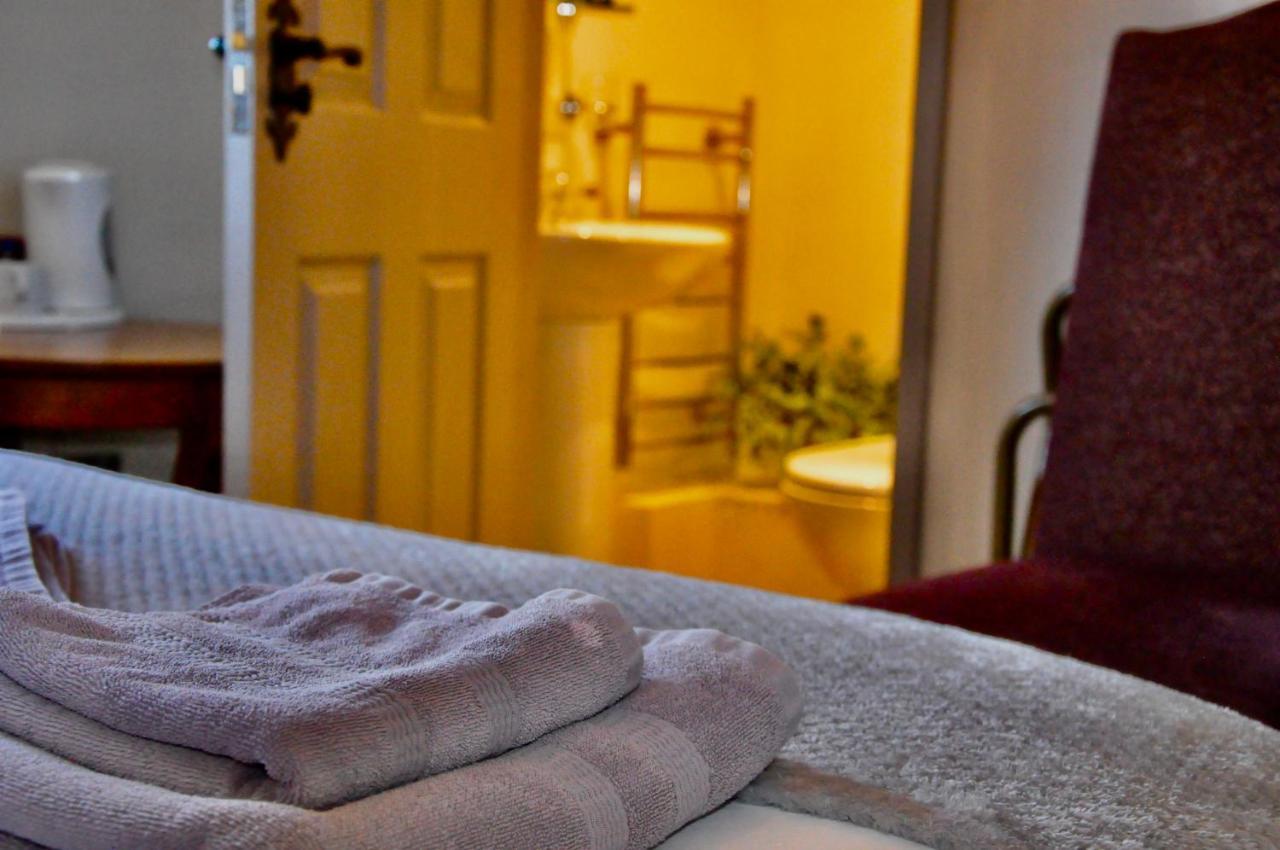 The Hollybush Inn And B&B Priors Marston 外观 照片