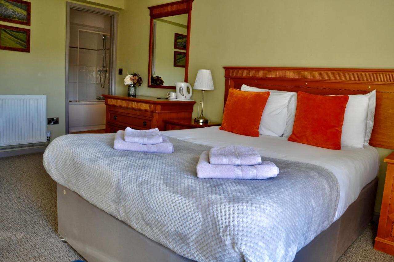 The Hollybush Inn And B&B Priors Marston 外观 照片