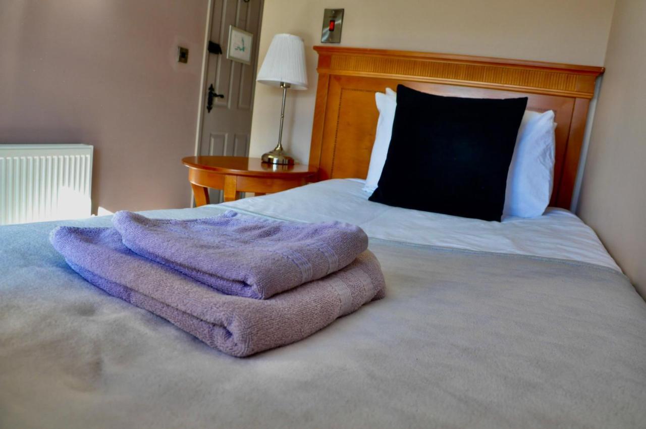 The Hollybush Inn And B&B Priors Marston 外观 照片
