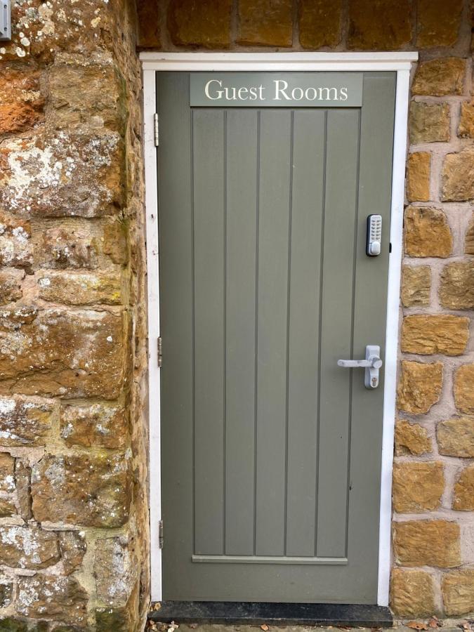 The Hollybush Inn And B&B Priors Marston 外观 照片