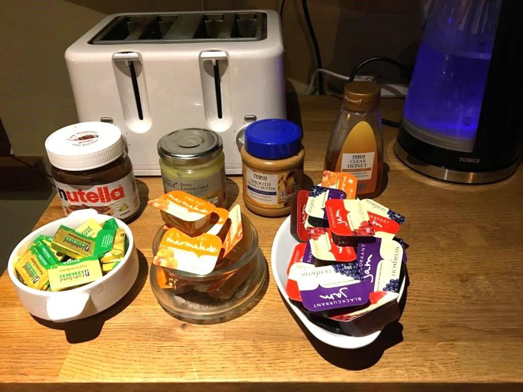 The Hollybush Inn And B&B Priors Marston 外观 照片