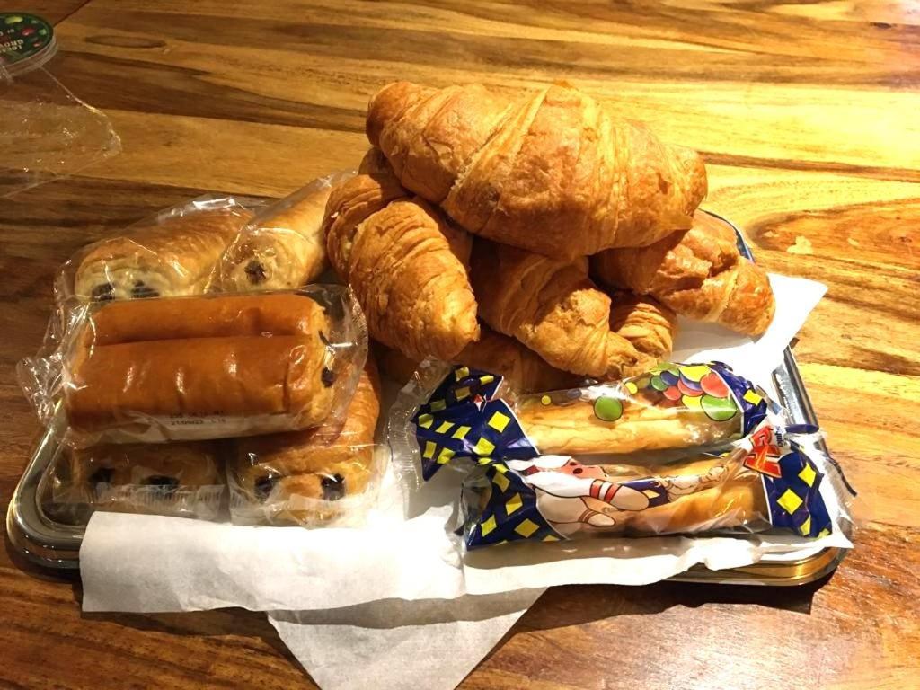 The Hollybush Inn And B&B Priors Marston 外观 照片