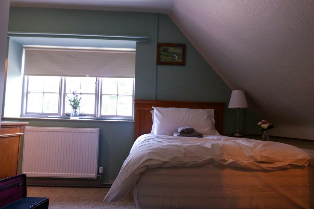 The Hollybush Inn And B&B Priors Marston 外观 照片