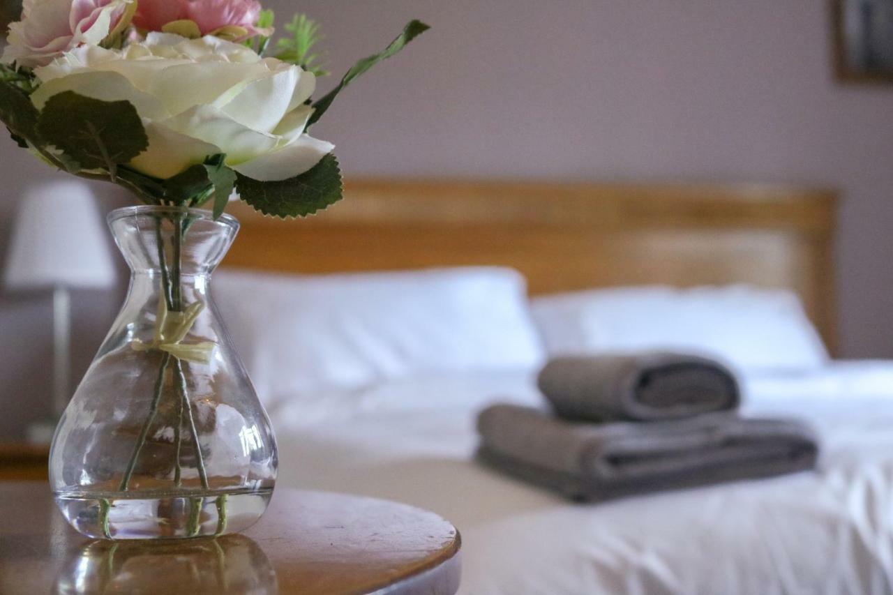 The Hollybush Inn And B&B Priors Marston 外观 照片