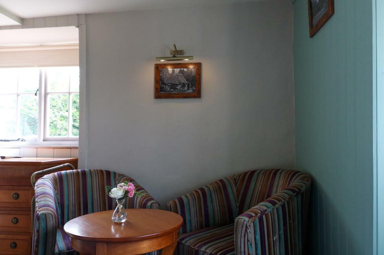 The Hollybush Inn And B&B Priors Marston 外观 照片