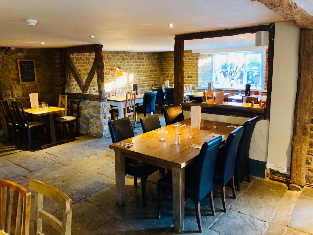 The Hollybush Inn And B&B Priors Marston 外观 照片