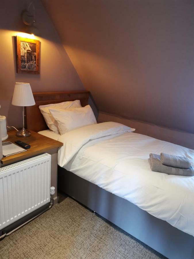 The Hollybush Inn And B&B Priors Marston 外观 照片