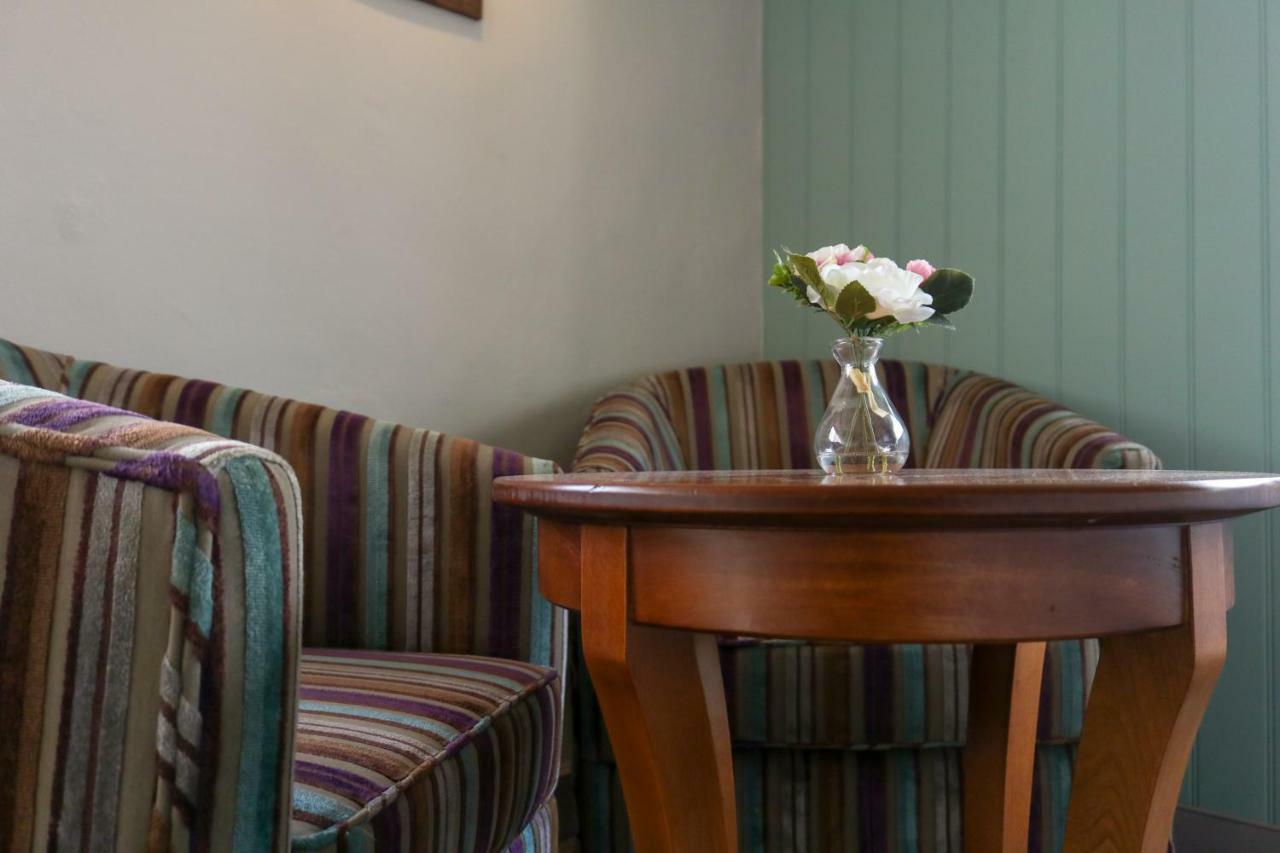 The Hollybush Inn And B&B Priors Marston 外观 照片