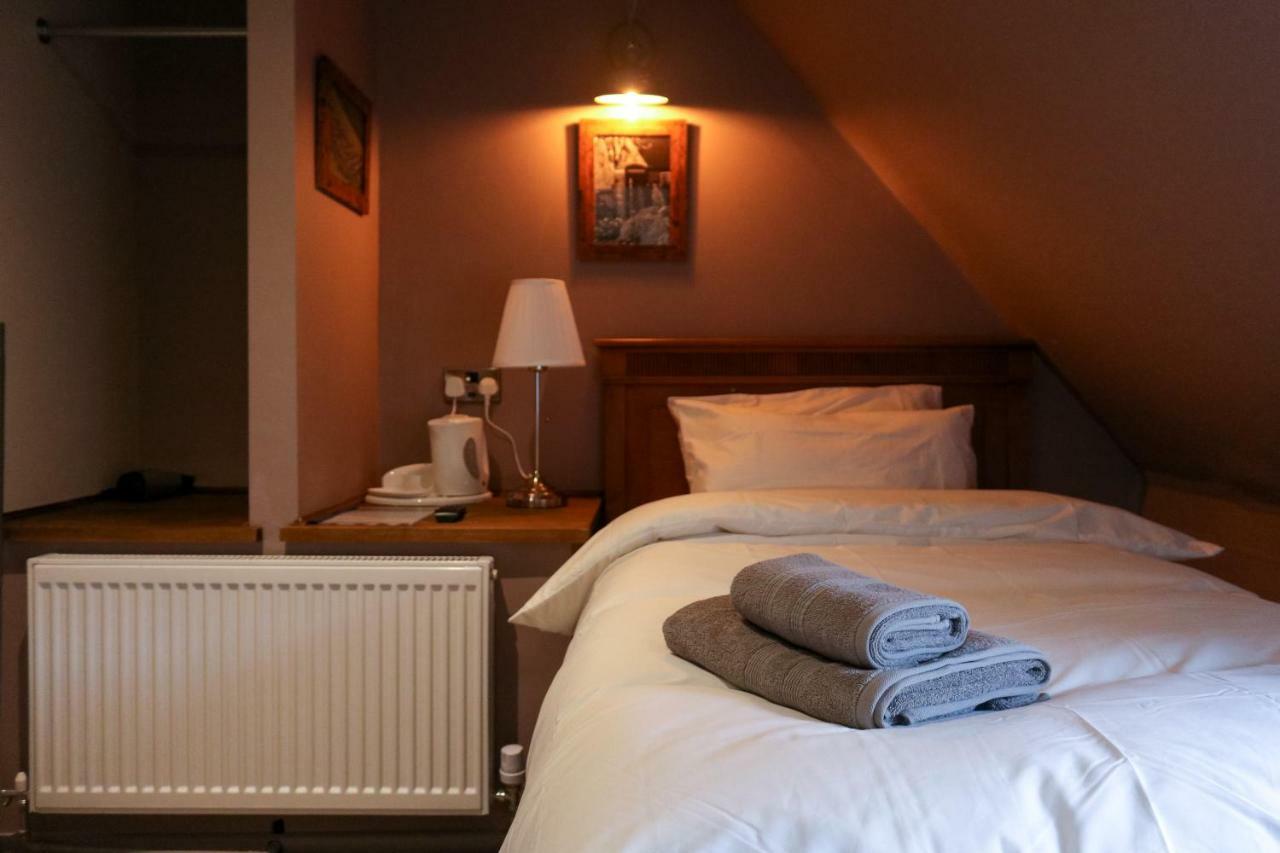 The Hollybush Inn And B&B Priors Marston 外观 照片