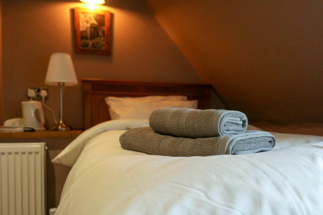 The Hollybush Inn And B&B Priors Marston 外观 照片