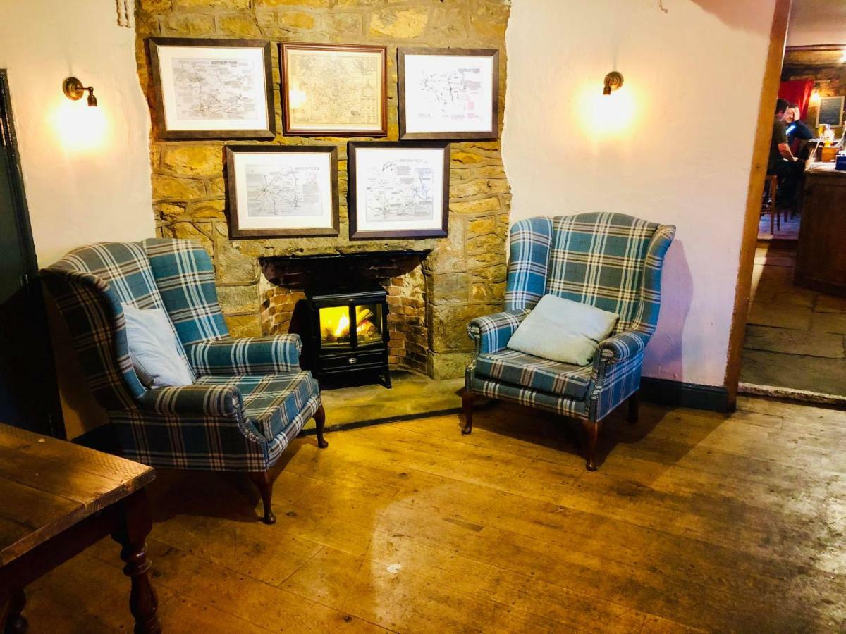 The Hollybush Inn And B&B Priors Marston 外观 照片