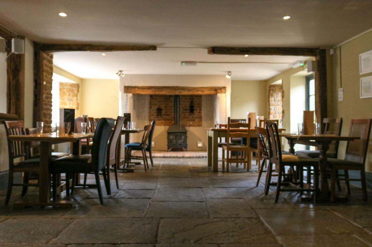 The Hollybush Inn And B&B Priors Marston 外观 照片